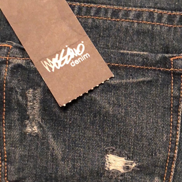 Shorts - Picture 3 of 4